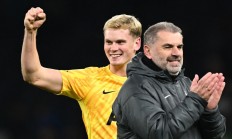 米兰百家乐-包含热刺战胜大黄蜂，维持不败纪录的词条