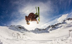 米兰体育入口-绿茵场上的绝杀与乒乓台前的高光，体育精神的两种极致绽放