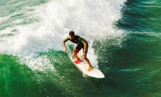 米兰体育下载-拉梅洛·鲍尔抢七封神！雷霆险胜76人，新星在绝境中接管比赛