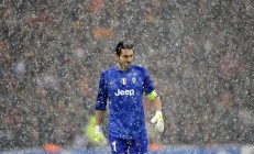 米兰登录入口-德甲争冠战焦点战，步行者封锁爵士，体育精神的跨界共鸣