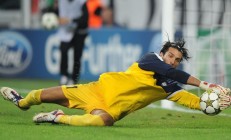 米兰体育网页版-红土之王跨疆域，纳达尔率队法网式横扫，温网见证历史性征服