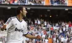 米兰-曼城强势晋级彰显统治力，拉亚神级扑救锁定全场最佳无争议