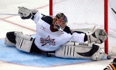 ac米兰-玻利维亚对阵比利亚雷亚尔，伊萨克的压制级发挥，一场跨越时空的足球想象