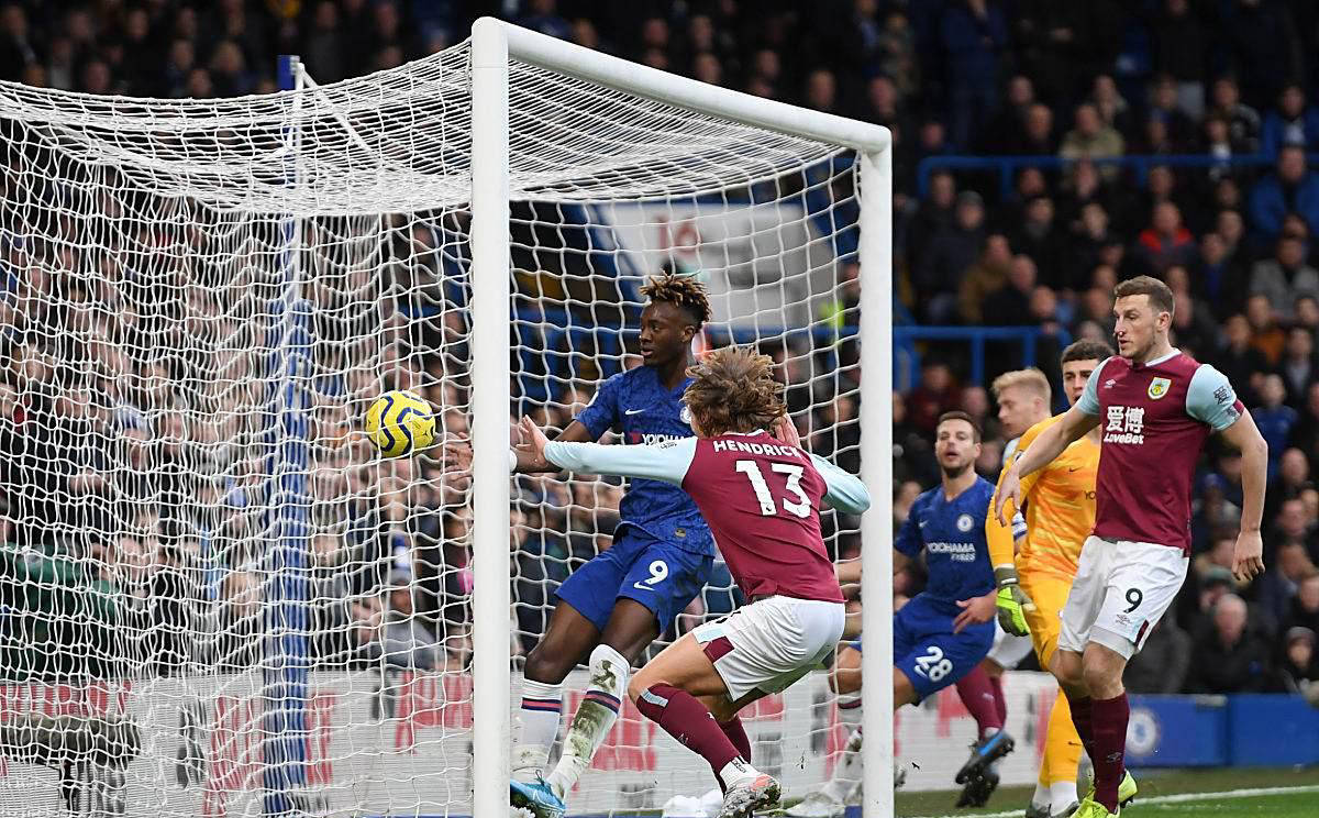 阿森纳客场逆袭伯恩利，终结连胜的简单介绍