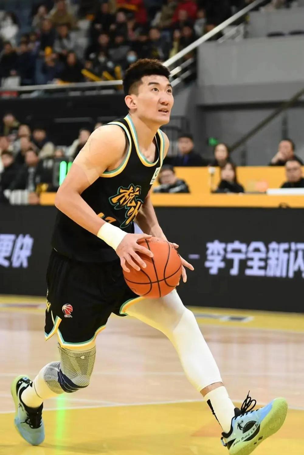 包含浙江广厦将在主场对阵山东男篮的词条