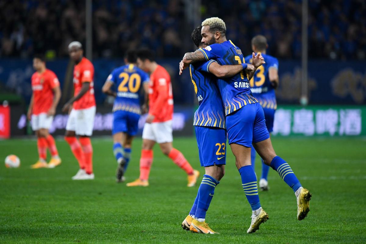 冠军争夺战：足球巨人之间的角逐的简单介绍