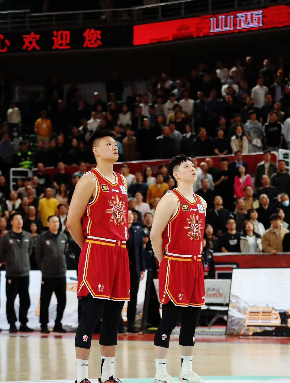 包含山西队首发球员集体爆发，夺得胜利的词条