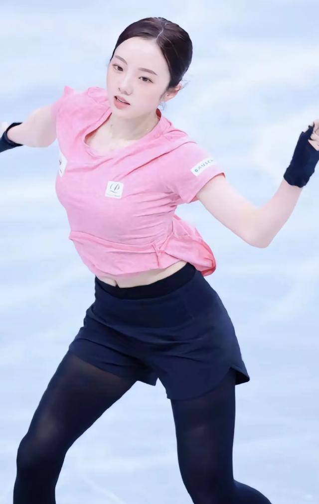 美女花式滑冰绝技，仙鹤银川翩翩起舞