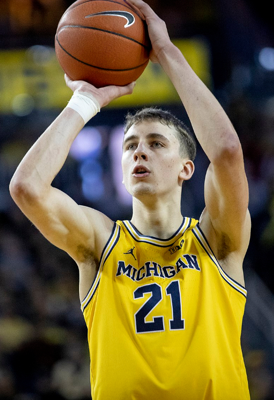 韩国队横扫马来西亚队，黄鸭组合高光表现的简单介绍