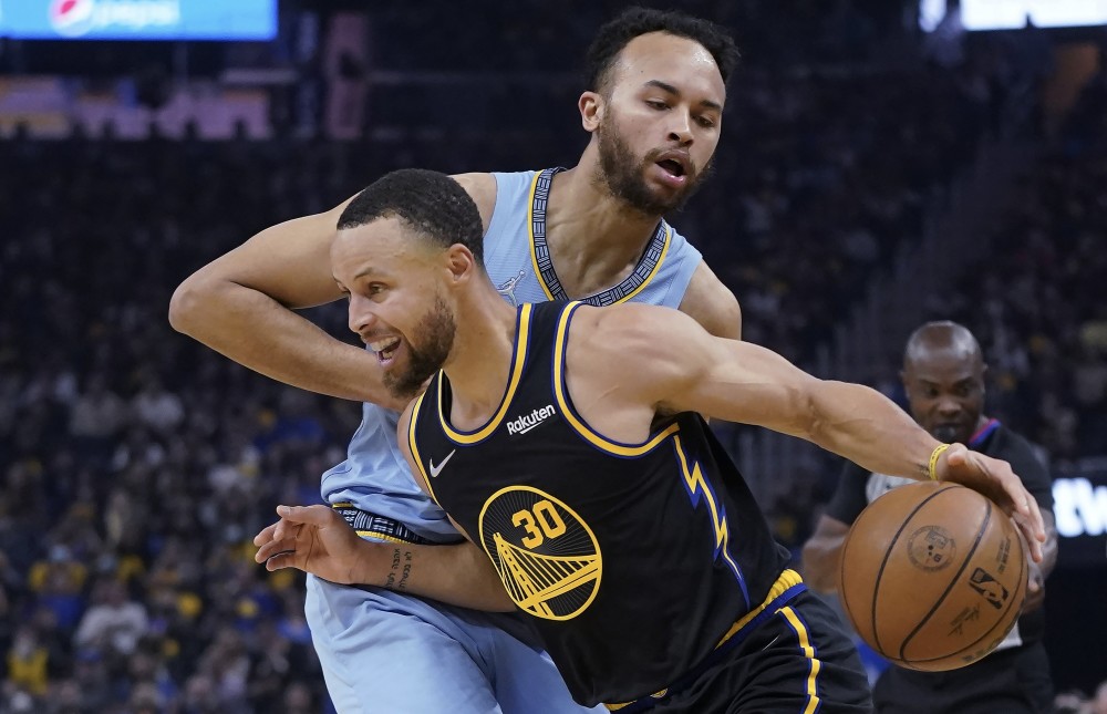 包含勇士鏖战浙江队，福克斯刷新纪录的词条