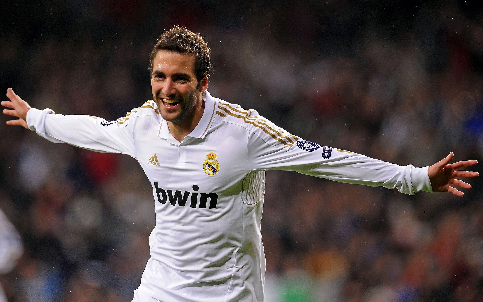 浓眉全程高能输出，F1年度争冠之夜的唯一性传奇