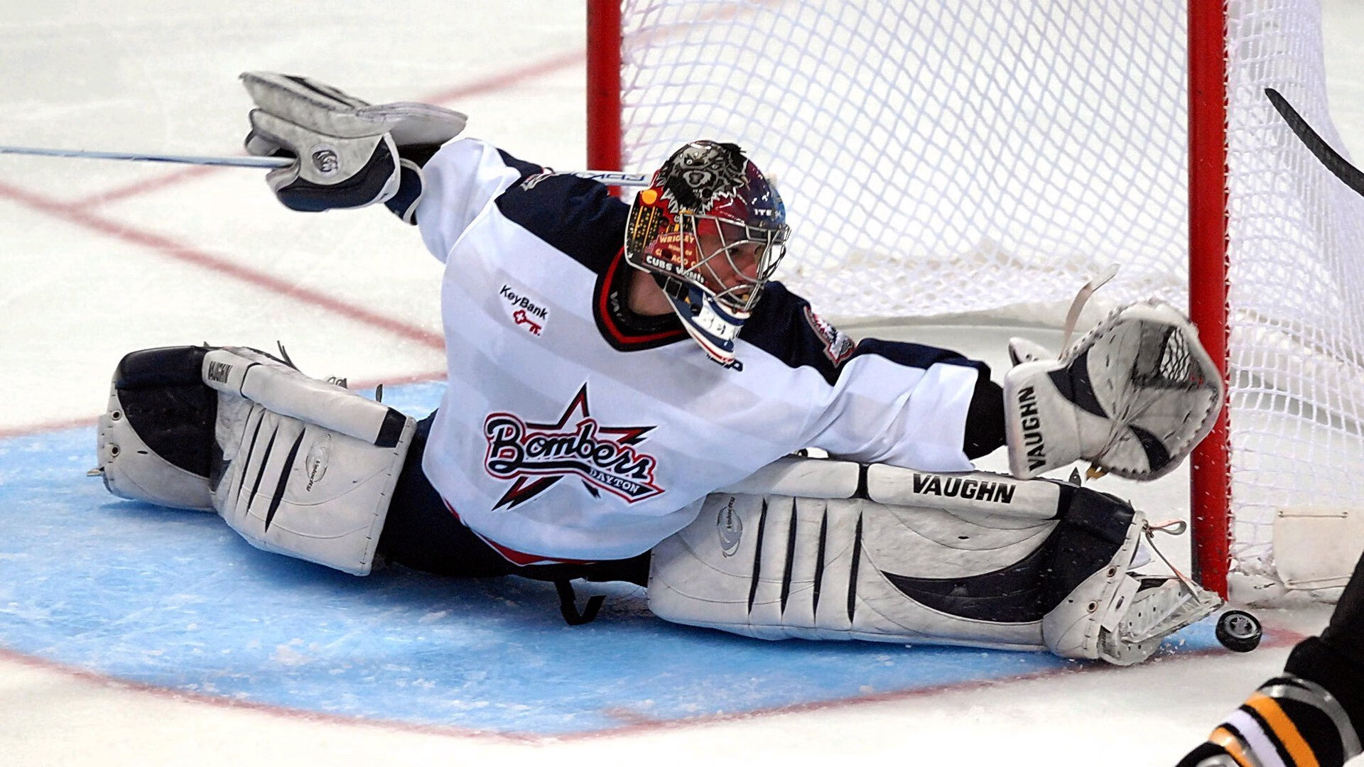 步行者鏖战马刺，赵继伟点燃赛场，一场跨越国界的篮球交响曲